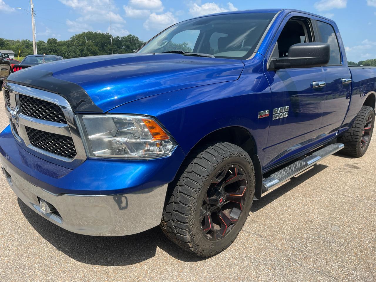 RAM 1500 4WD Quad Cab 140.5" SLT 2017