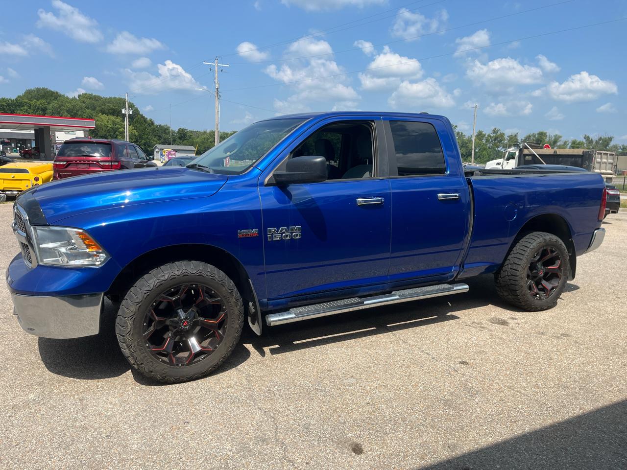 RAM 1500 4WD Quad Cab 140.5" SLT 2017