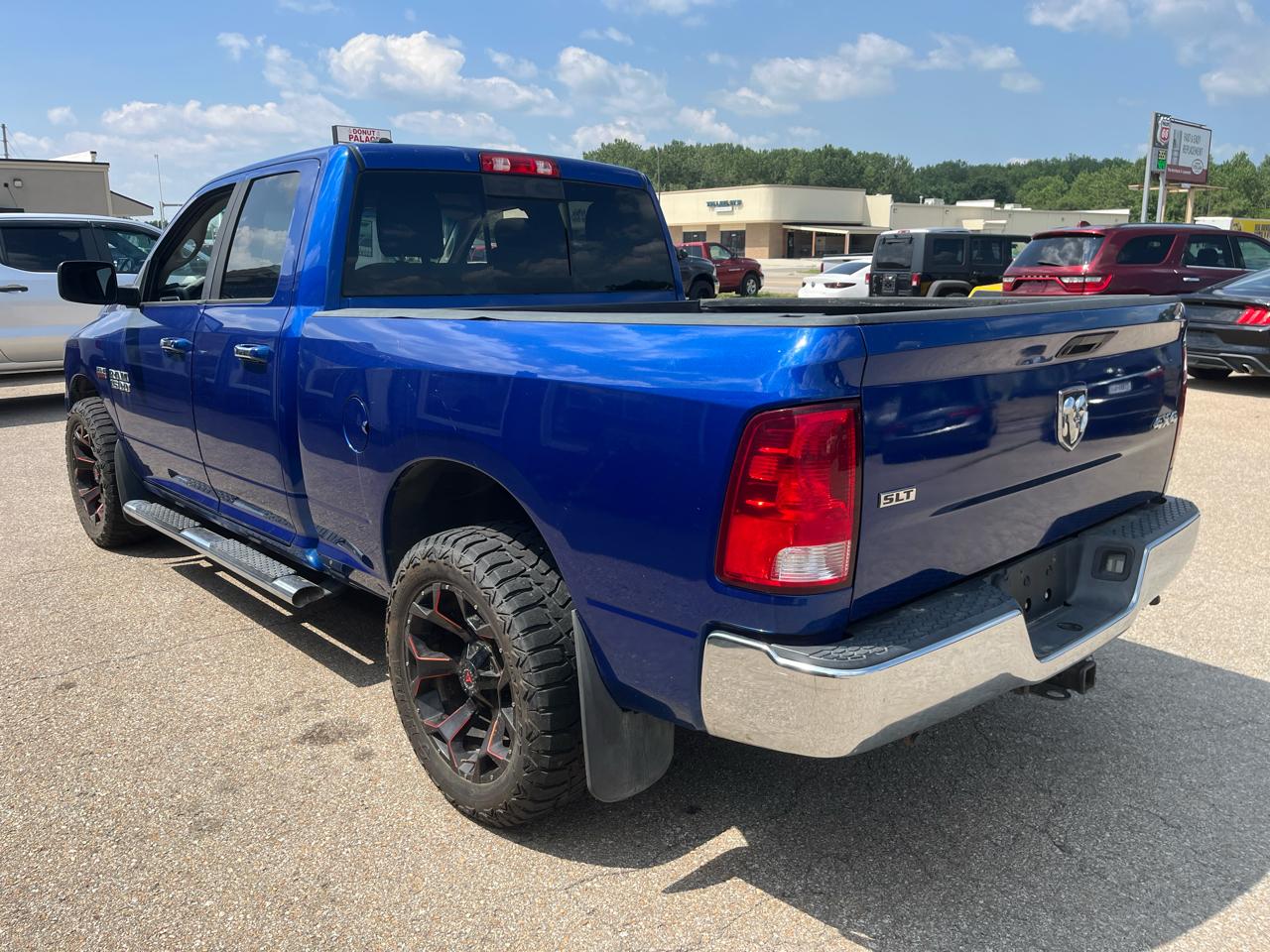 RAM 1500 4WD Quad Cab 140.5" SLT 2017