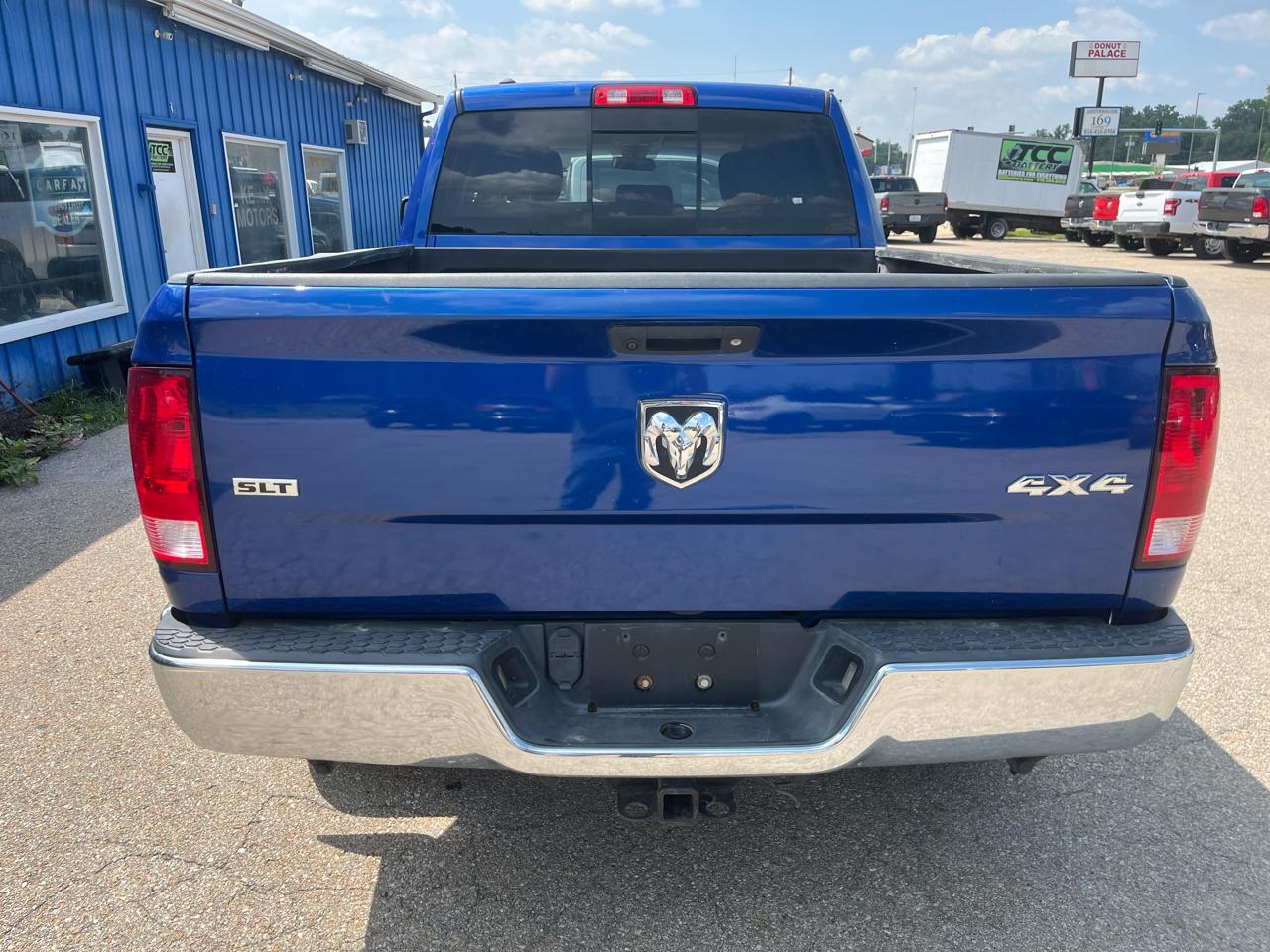 RAM 1500 4WD Quad Cab 140.5" SLT 2017