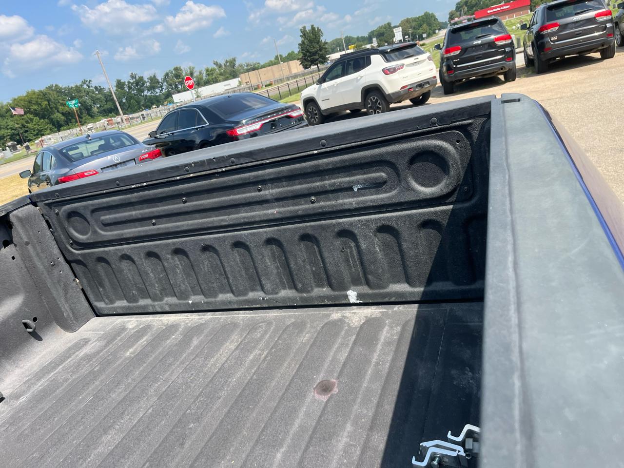 RAM 1500 4WD Quad Cab 140.5" SLT 2017