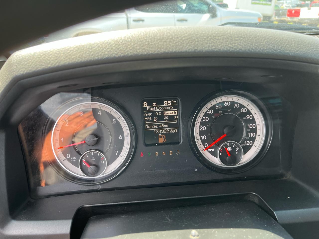 RAM 1500 4WD Quad Cab 140.5" SLT 2017