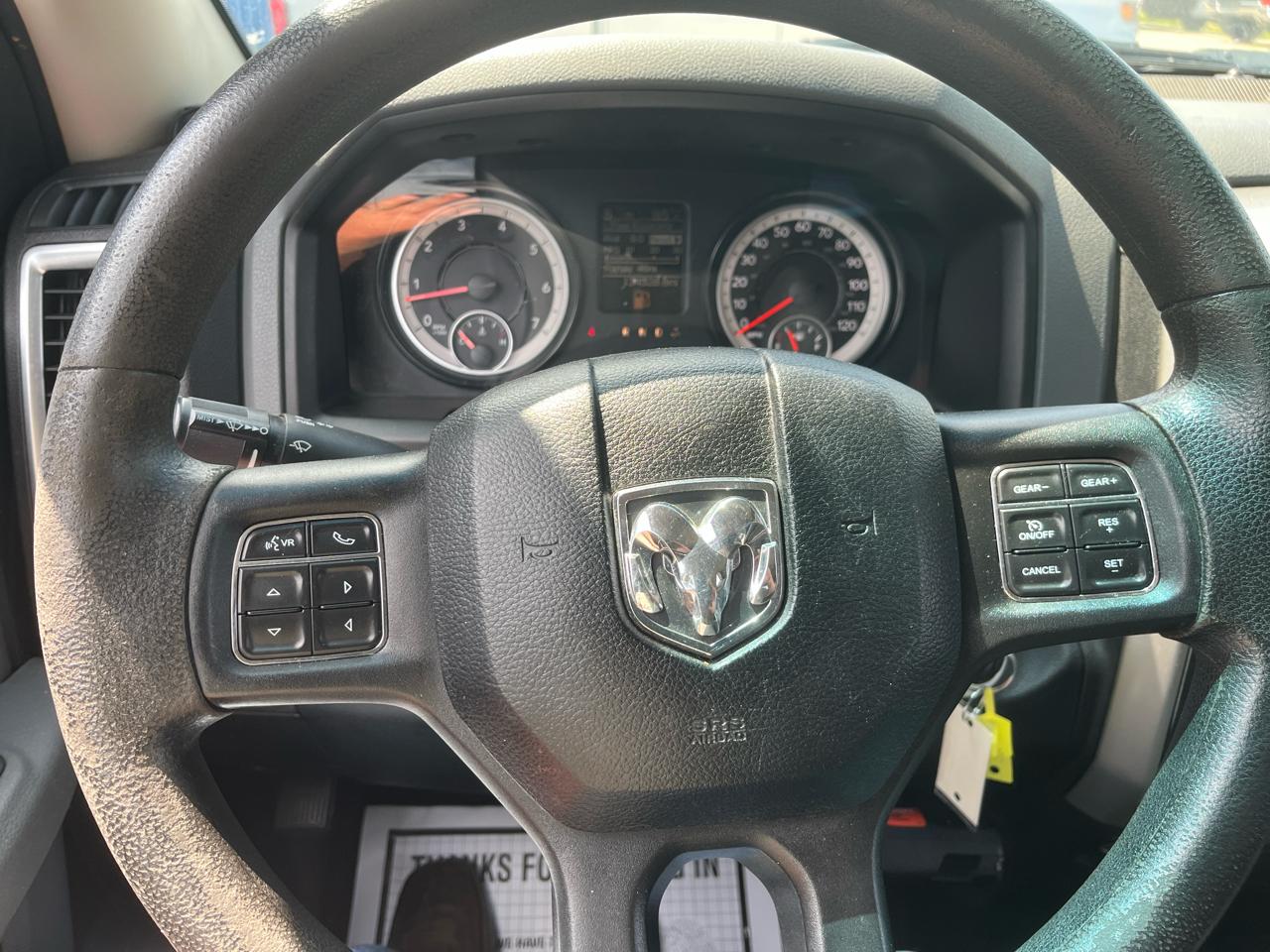 RAM 1500 4WD Quad Cab 140.5" SLT 2017
