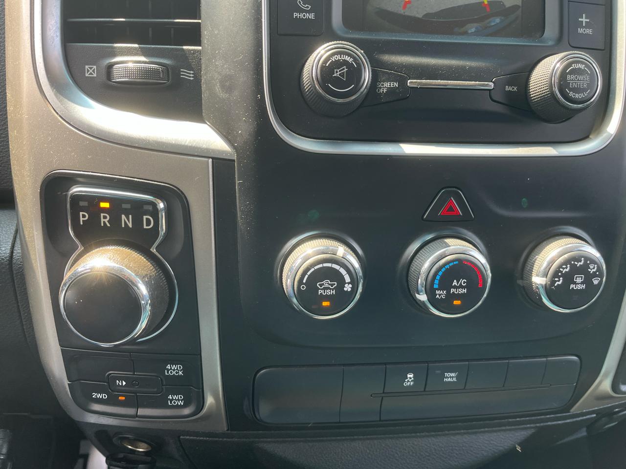 RAM 1500 4WD Quad Cab 140.5" SLT 2017