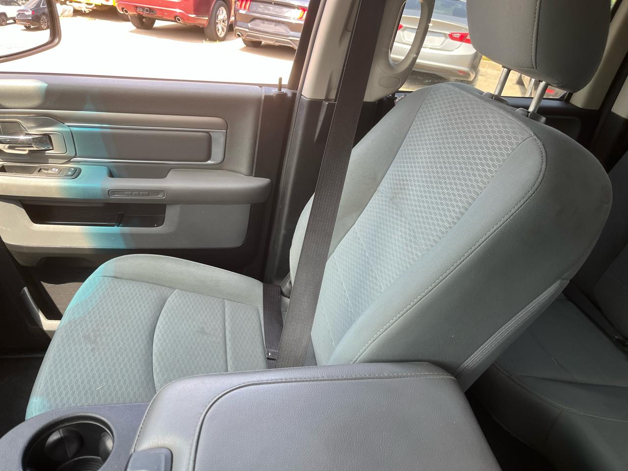 RAM 1500 4WD Quad Cab 140.5" SLT 2017