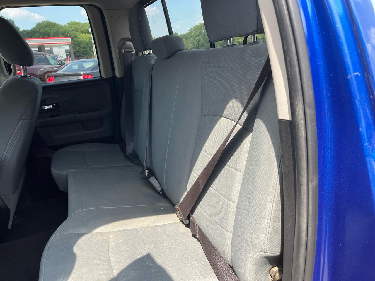 RAM 1500 4WD Quad Cab 140.5" SLT 2017