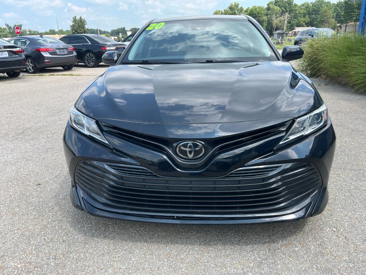 Toyota Camry LE Auto (Natl) 2020