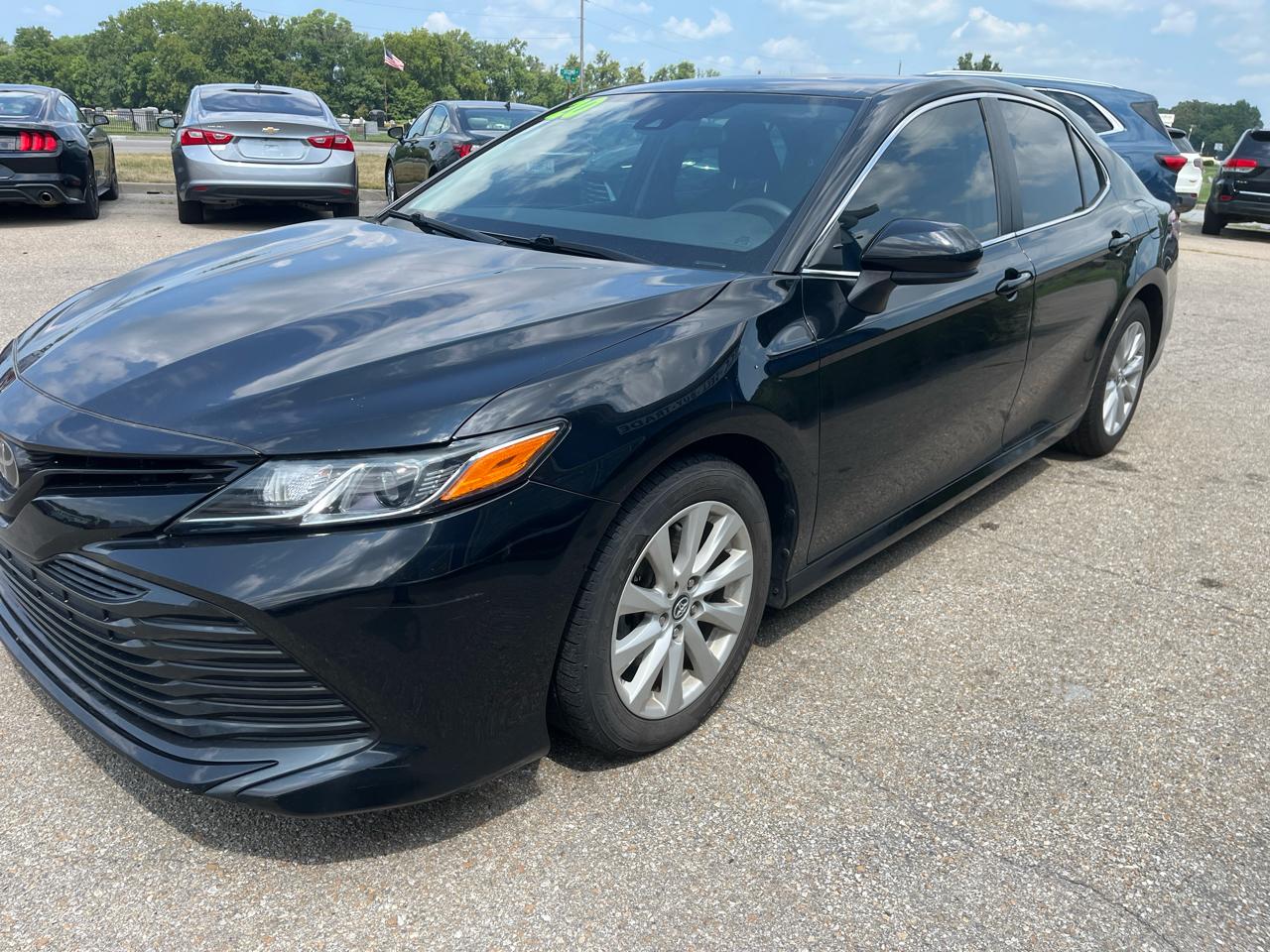 Toyota Camry LE Auto (Natl) 2020