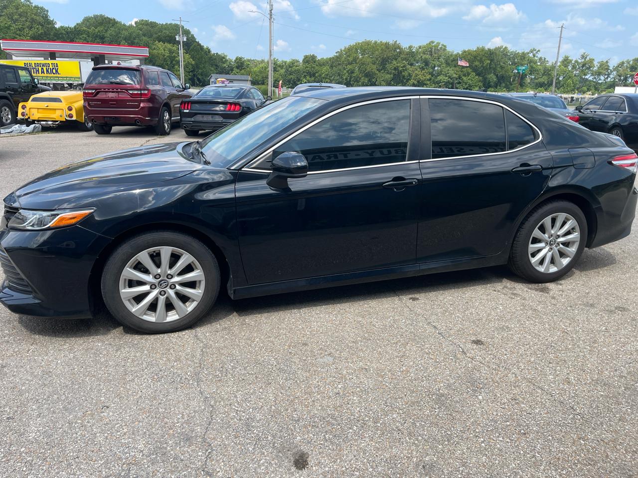 Toyota Camry LE Auto (Natl) 2020
