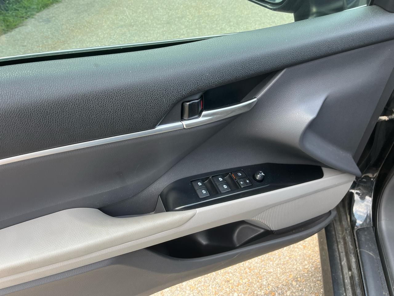 Toyota Camry LE Auto (Natl) 2020