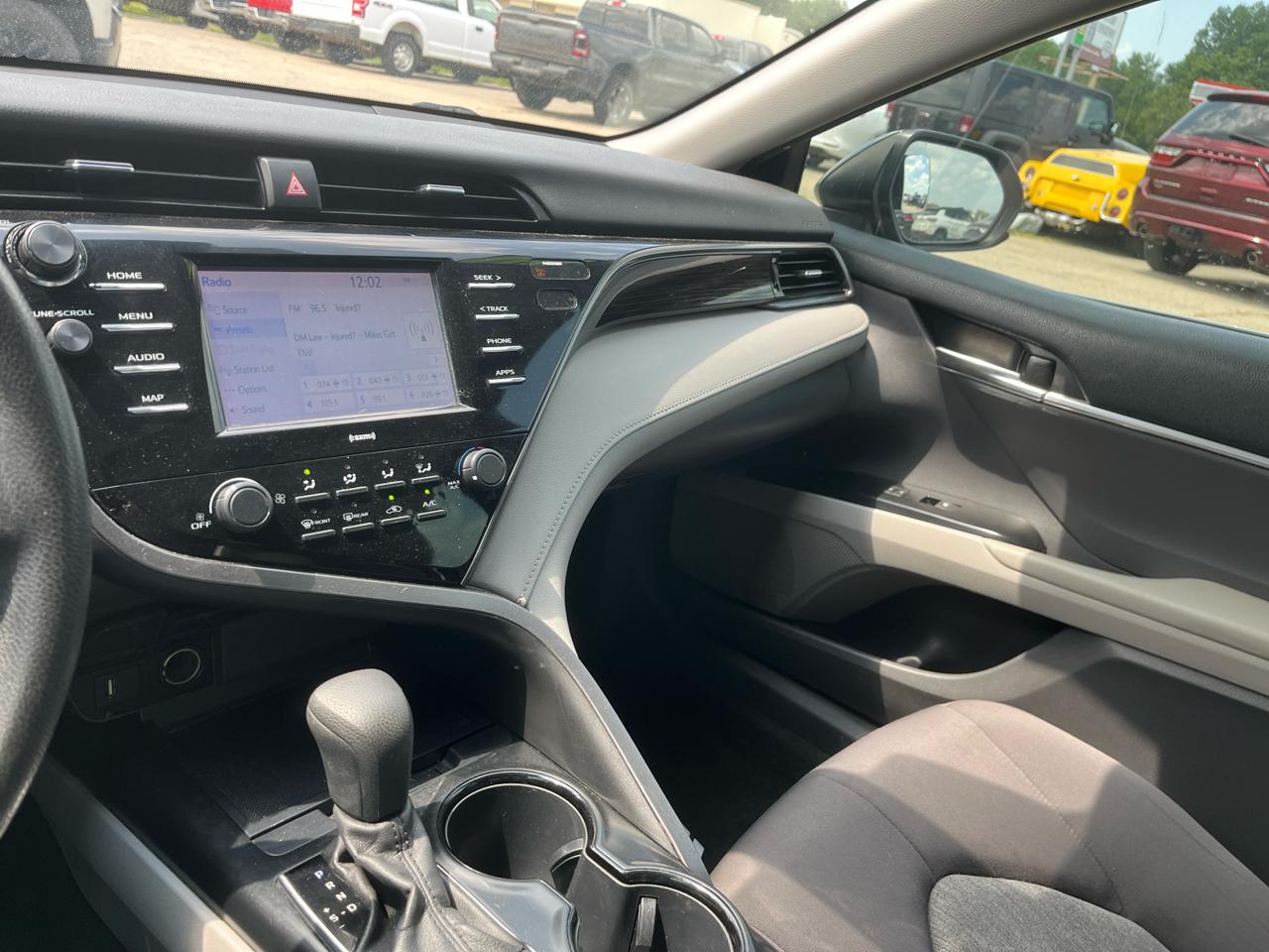 Toyota Camry LE Auto (Natl) 2020