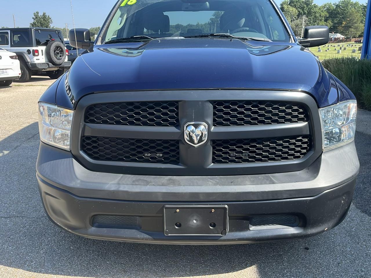 RAM 1500 Tradesman 4x4 Crew Cab 5'7" Box 2018