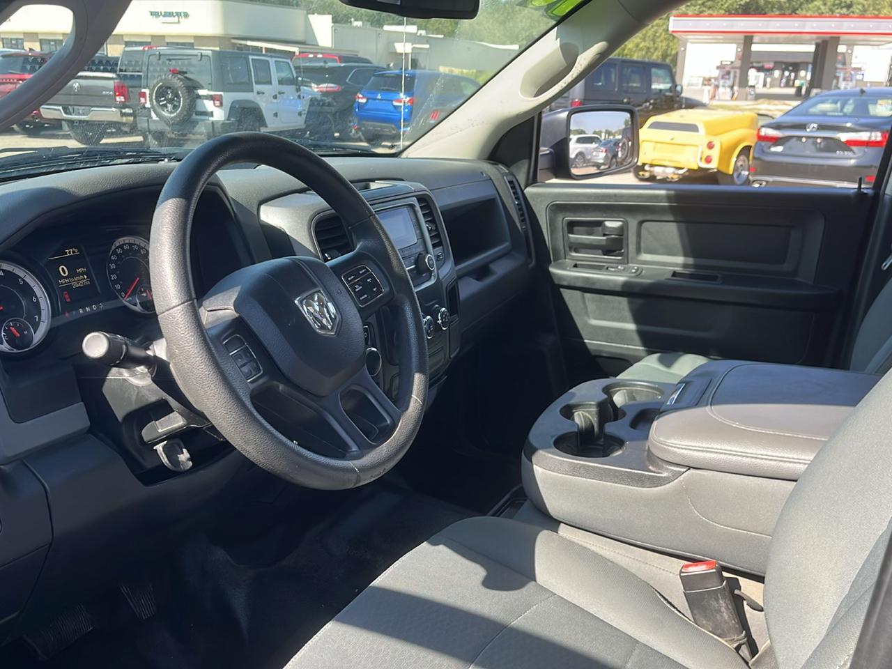 RAM 1500 Tradesman 4x4 Crew Cab 5'7" Box 2018