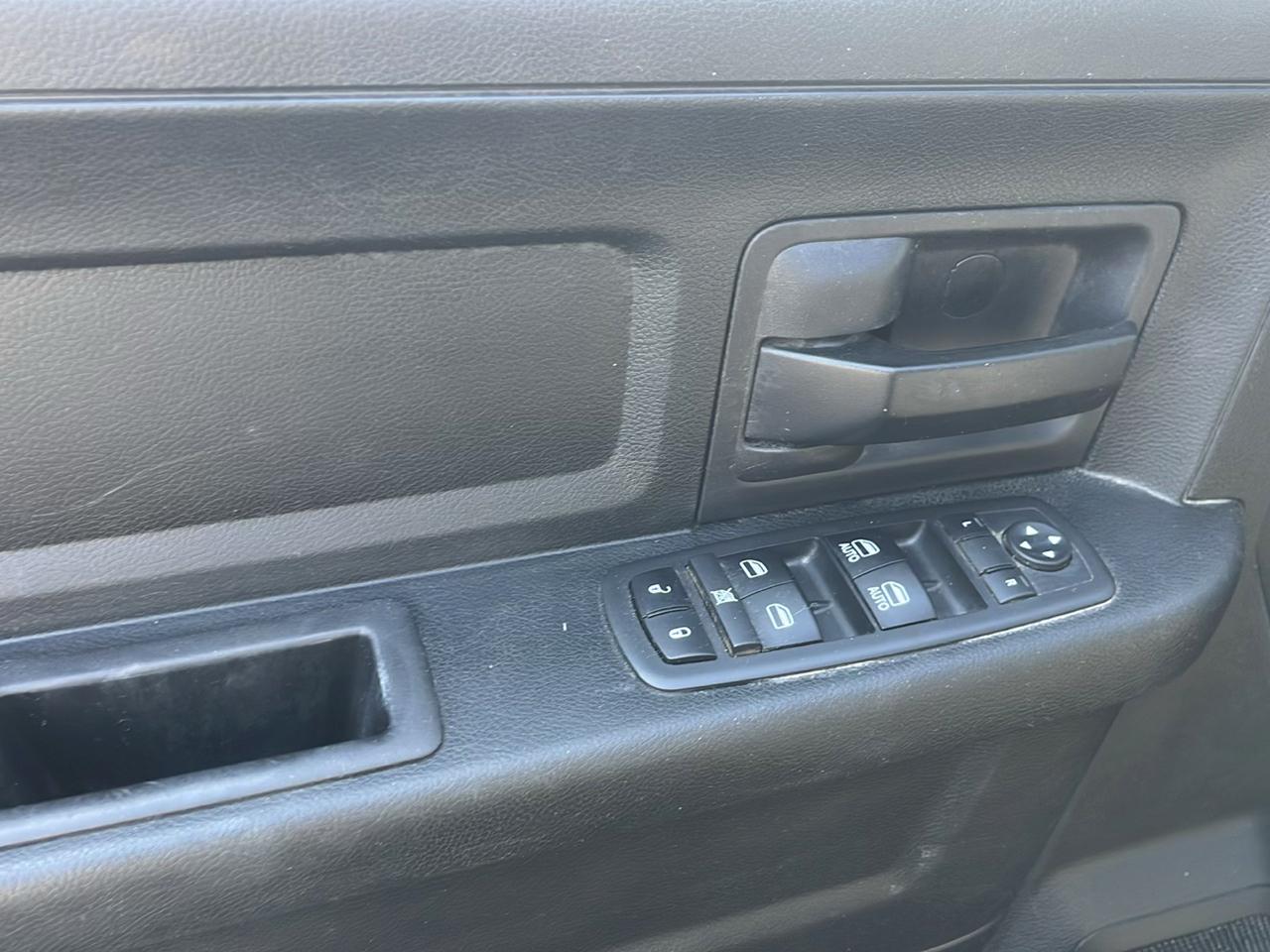 RAM 1500 Tradesman 4x4 Crew Cab 5'7" Box 2018