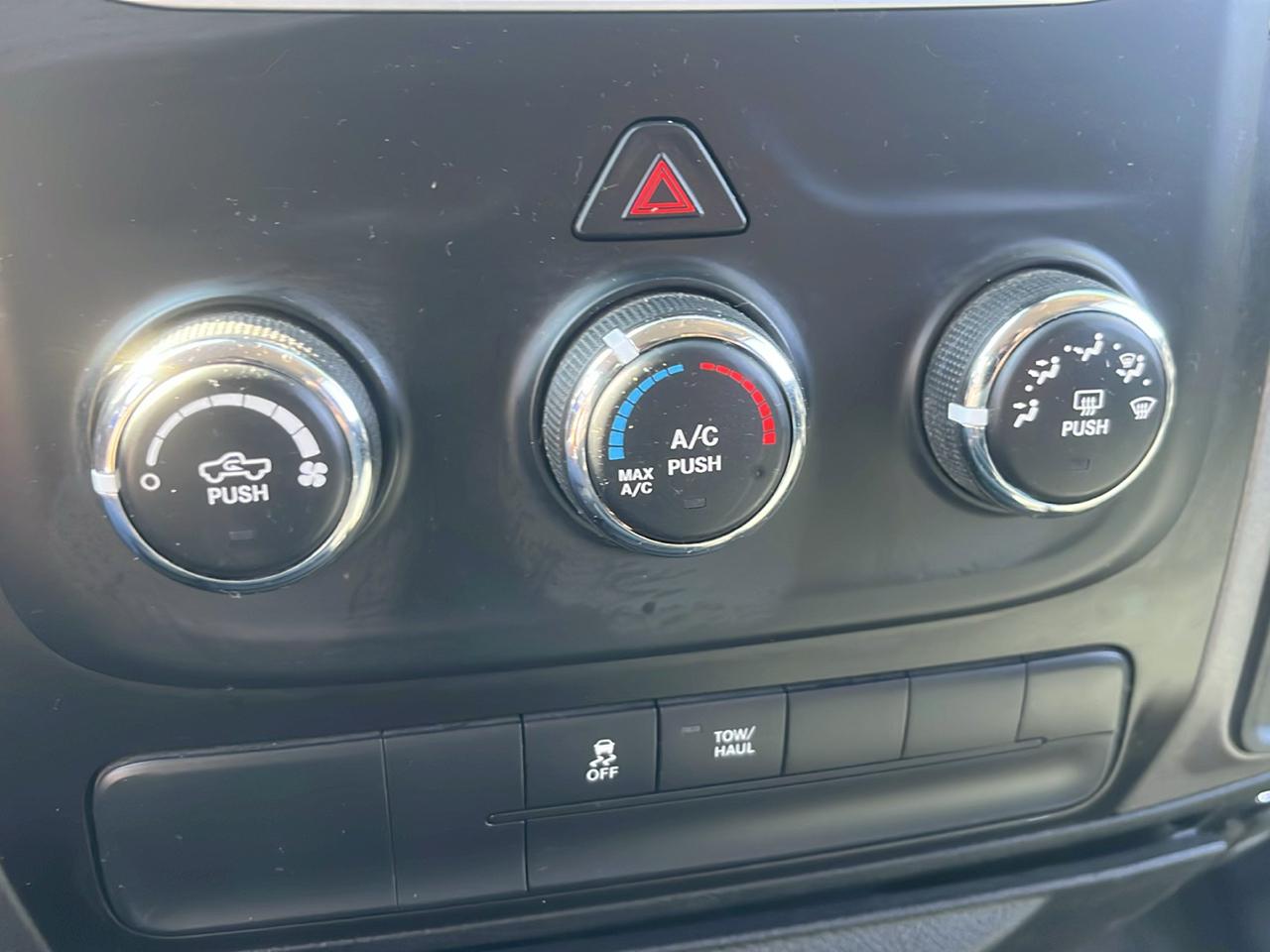 RAM 1500 Tradesman 4x4 Crew Cab 5'7" Box 2018
