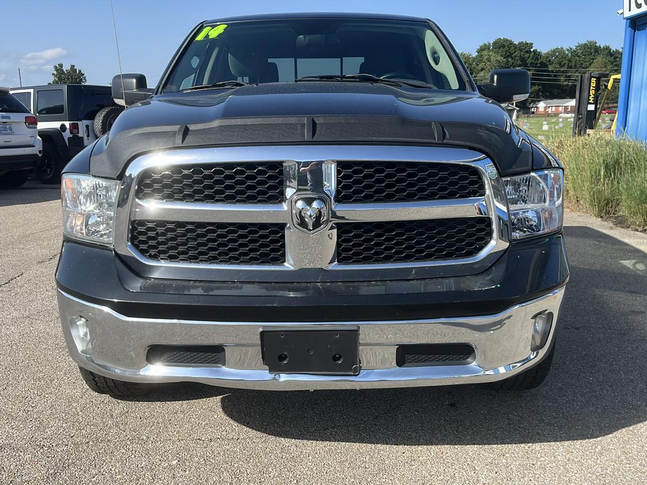 RAM 1500 4WD Crew Cab 140.5" SLT 2014