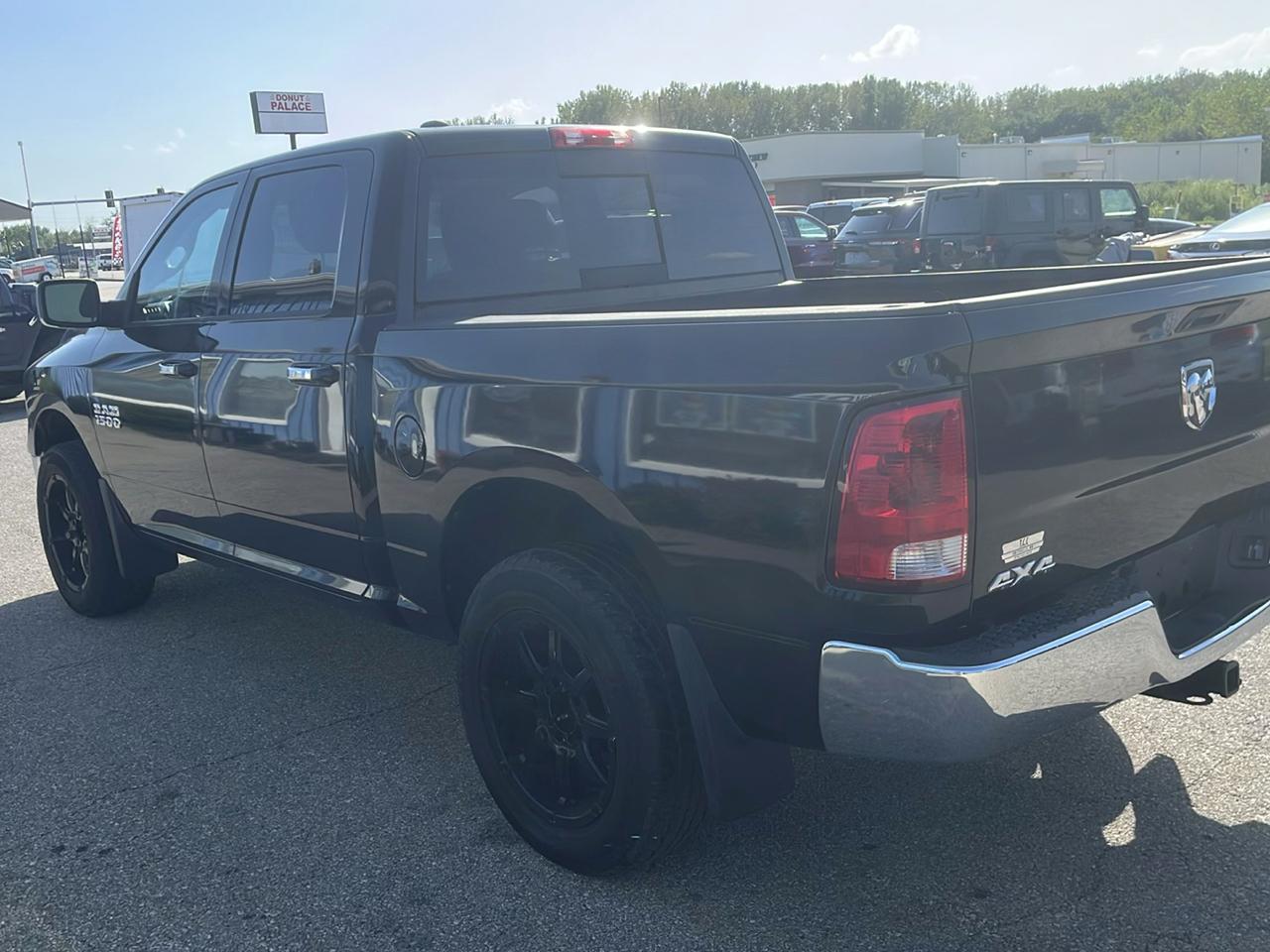 RAM 1500 4WD Crew Cab 140.5" SLT 2014
