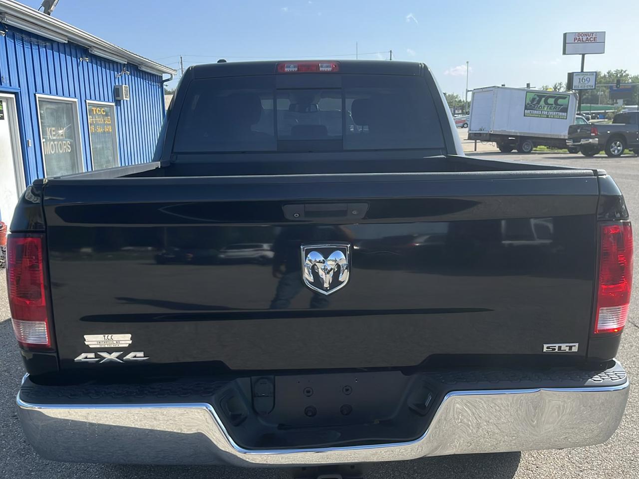 RAM 1500 4WD Crew Cab 140.5" SLT 2014