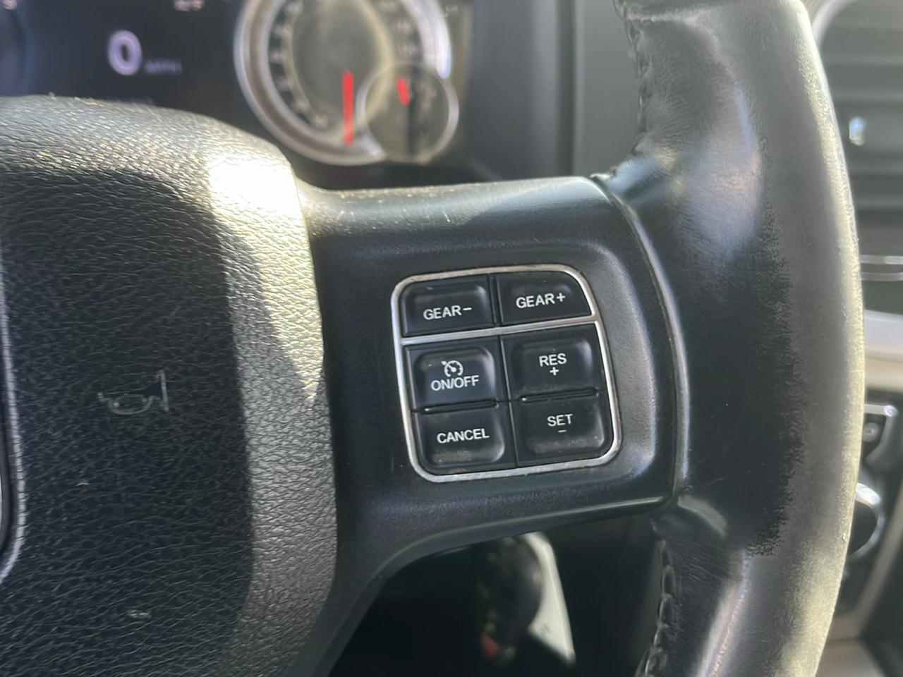 RAM 1500 4WD Crew Cab 140.5" SLT 2014