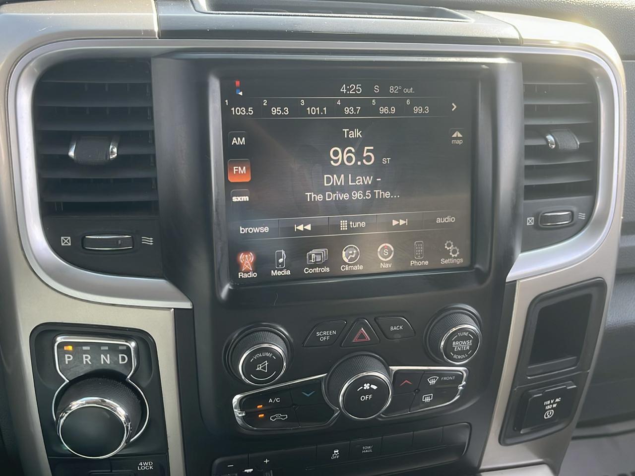 RAM 1500 4WD Crew Cab 140.5" SLT 2014