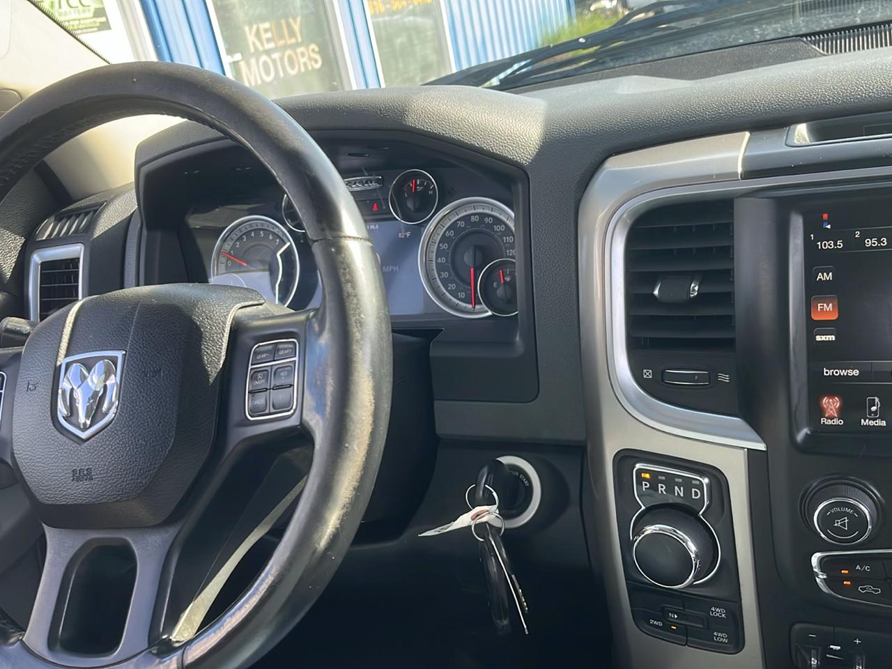 RAM 1500 4WD Crew Cab 140.5" SLT 2014