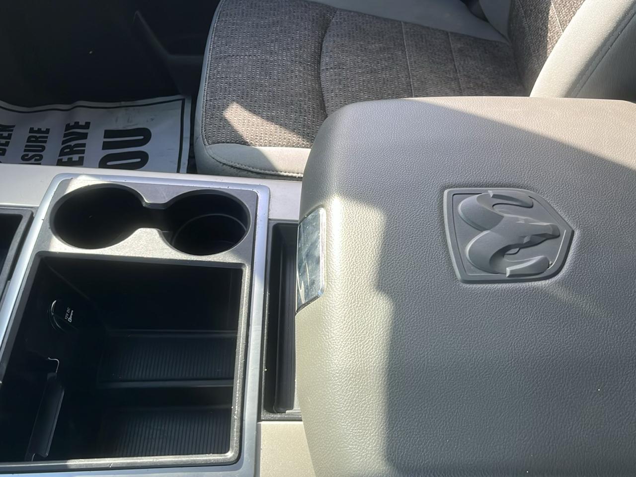 RAM 1500 4WD Crew Cab 140.5" SLT 2014