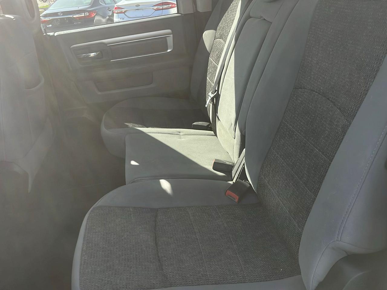 RAM 1500 4WD Crew Cab 140.5" SLT 2014