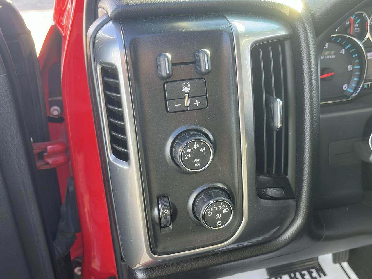 Chevrolet Silverado 1500 4WD Crew Cab 143.5" LT w/2LT 2016