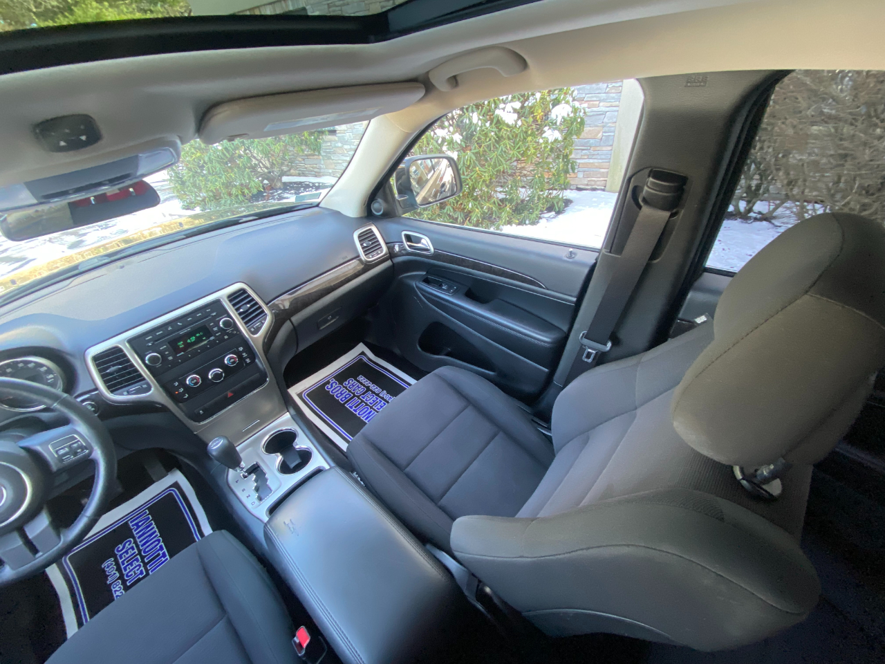 Jeep Grand Cherokee 4dr Laredo 2011