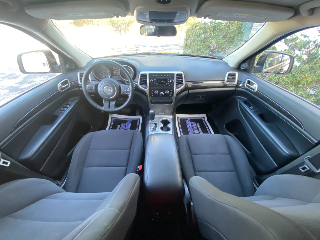 Jeep Grand Cherokee 4dr Laredo 2011