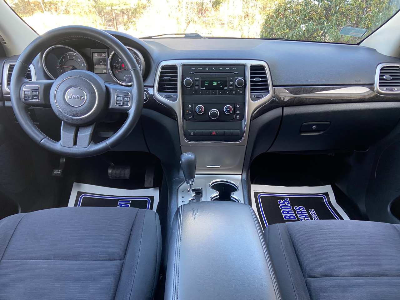 Jeep Grand Cherokee 4dr Laredo 2011