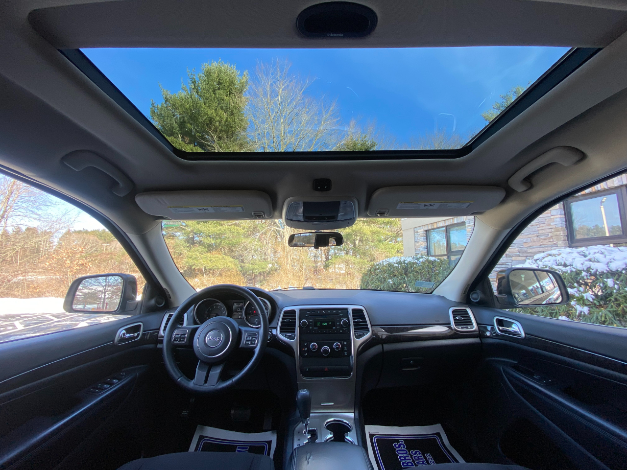 Jeep Grand Cherokee 4dr Laredo 2011