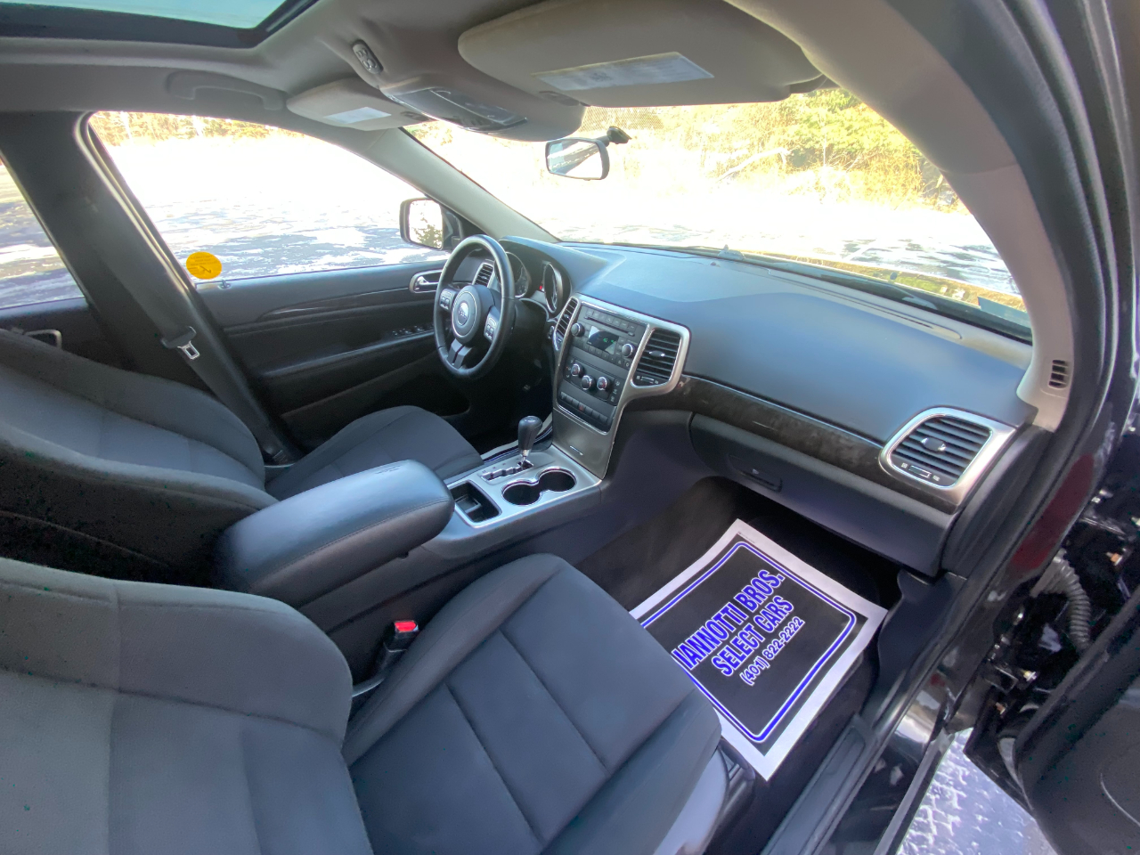 Jeep Grand Cherokee 4dr Laredo 2011