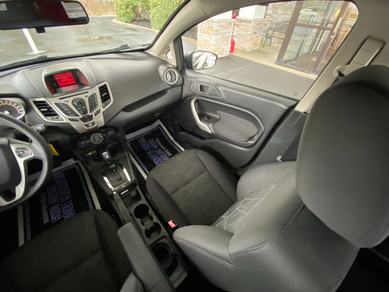 Ford FIESTA SE  2012