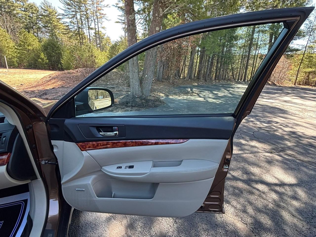 Subaru Outback 4dr Wgn 2.5i Limited 2011