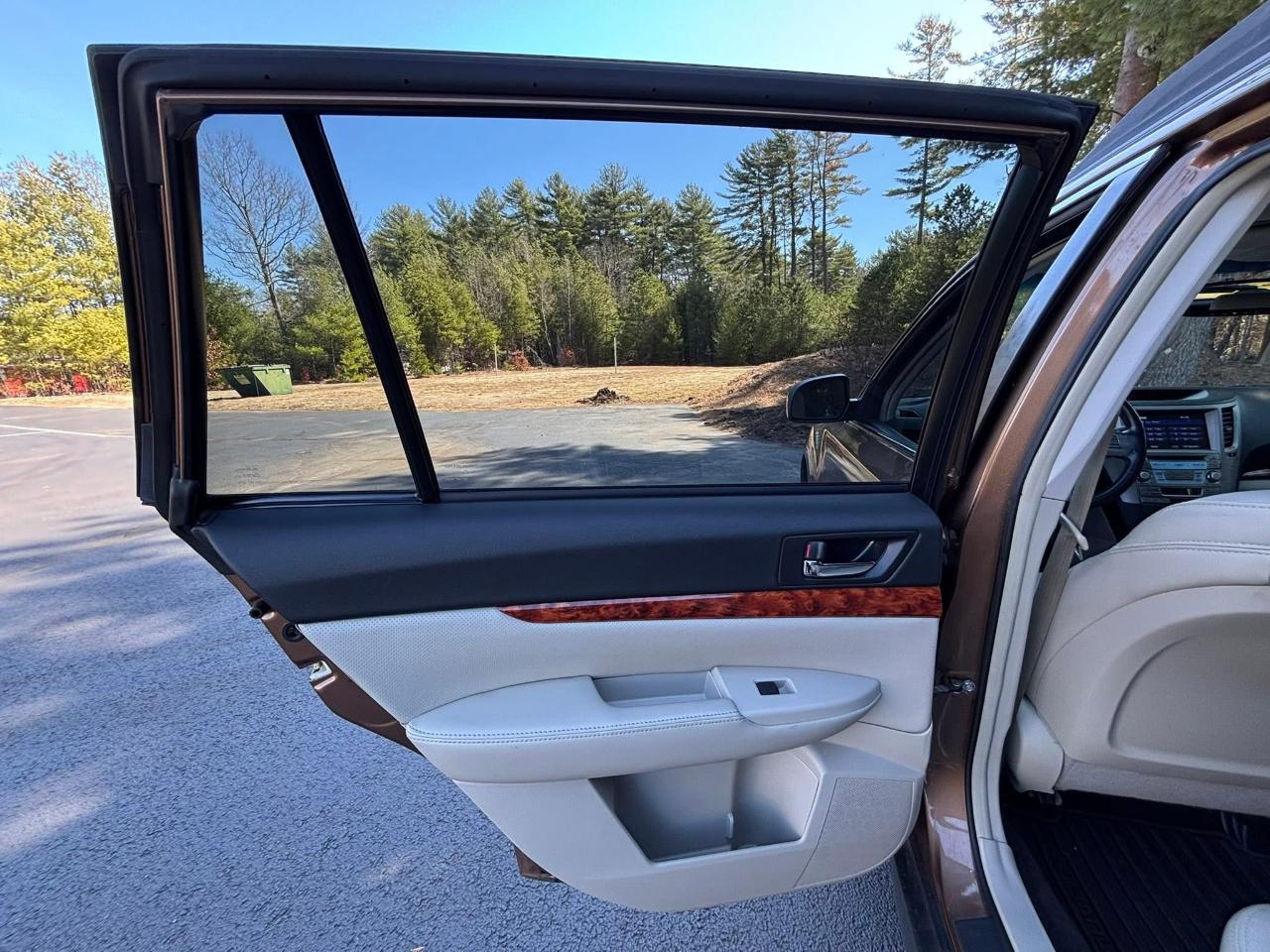 Subaru Outback 4dr Wgn 2.5i Limited 2011