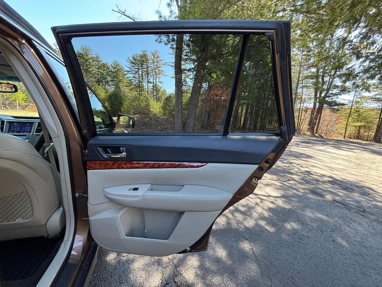 Subaru Outback 4dr Wgn 2.5i Limited 2011