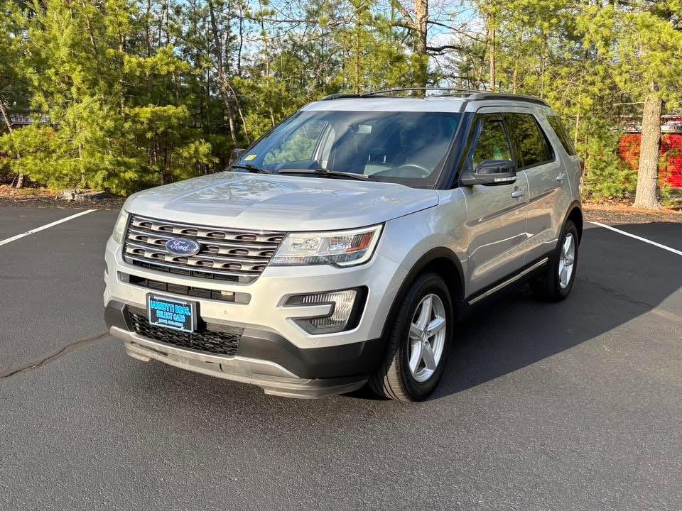 Ford Explorer XLT 4D SUV FWD 2016