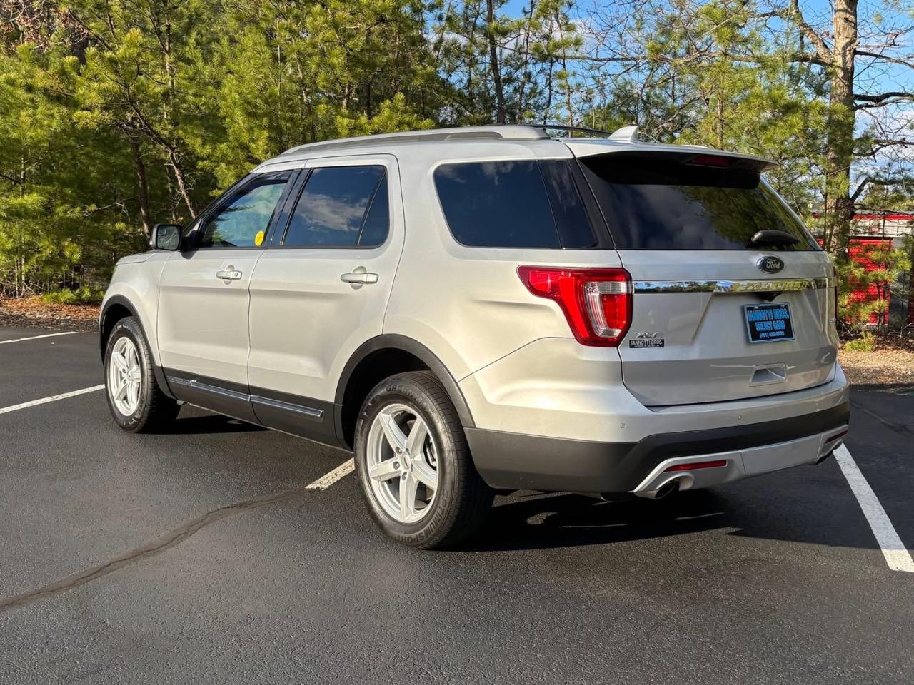 Ford Explorer XLT 4D SUV FWD 2016