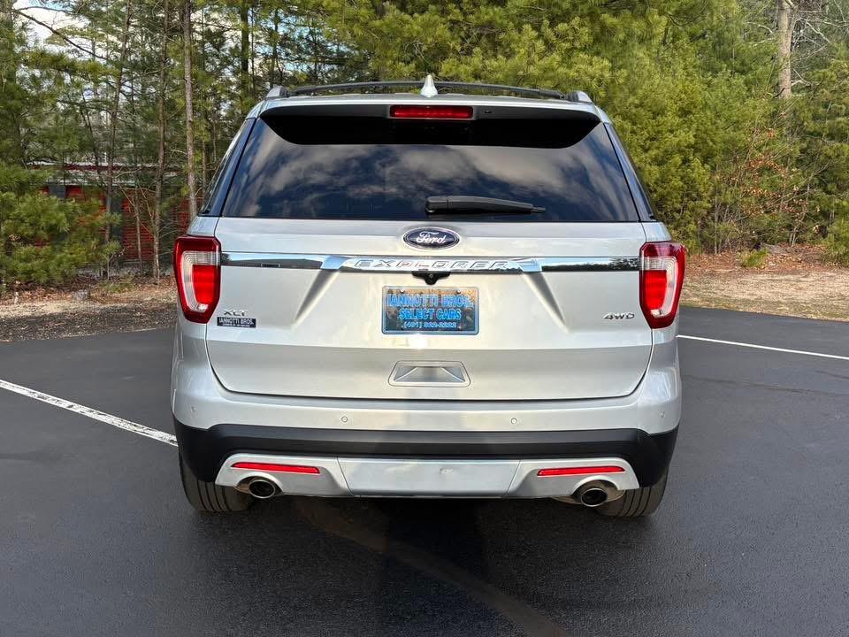 Ford Explorer XLT 4D SUV FWD 2016