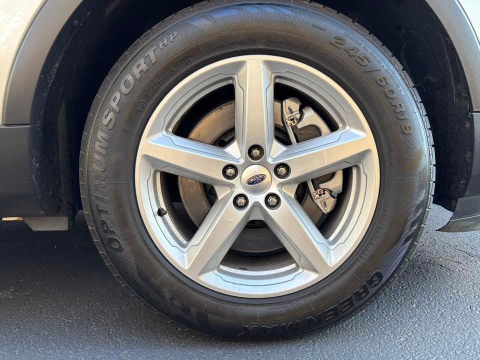 Ford Explorer XLT 4D SUV FWD 2016