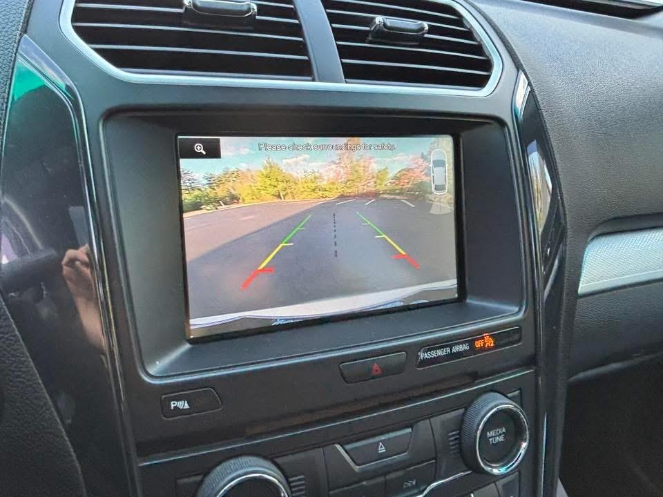 Ford Explorer XLT 4D SUV FWD 2016