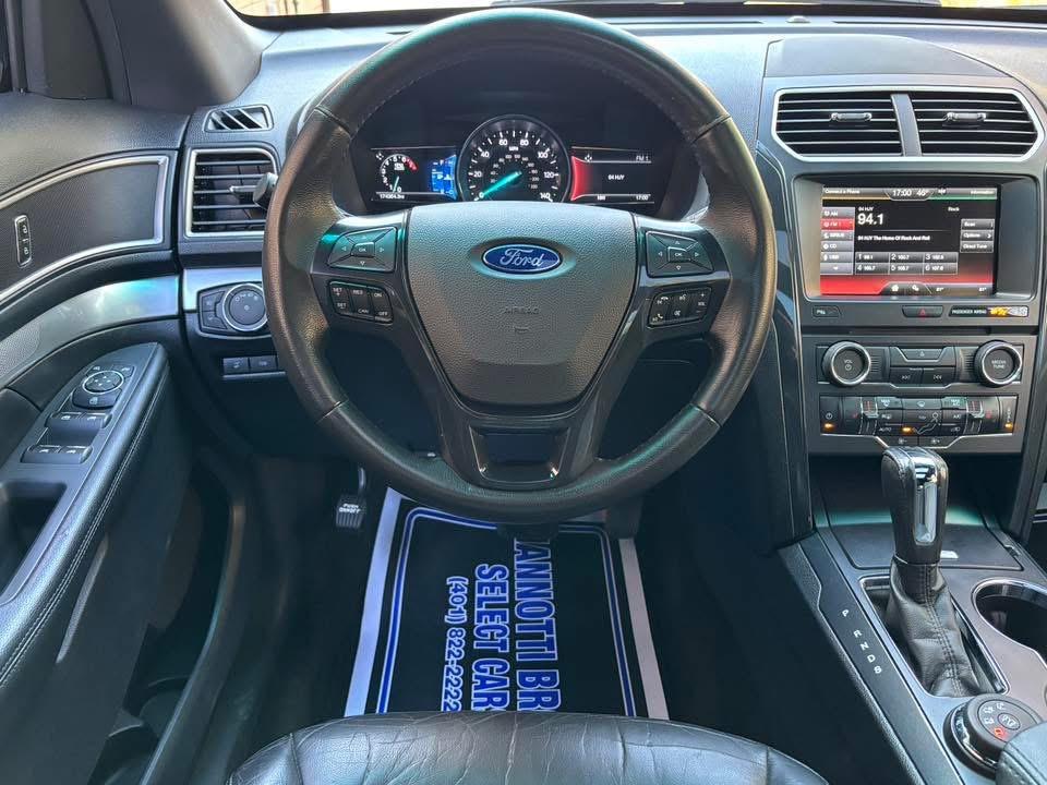 Ford Explorer XLT 4D SUV FWD 2016