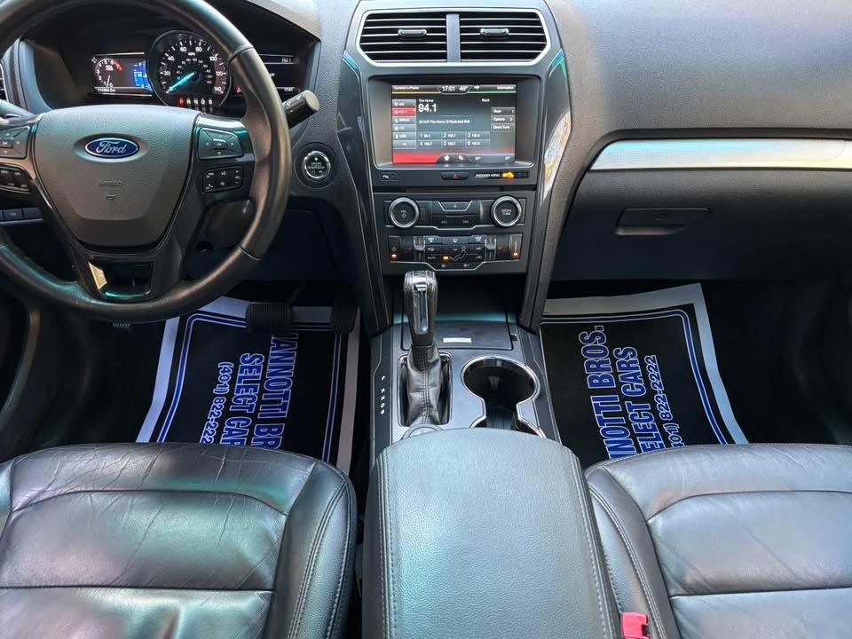 Ford Explorer XLT 4D SUV FWD 2016