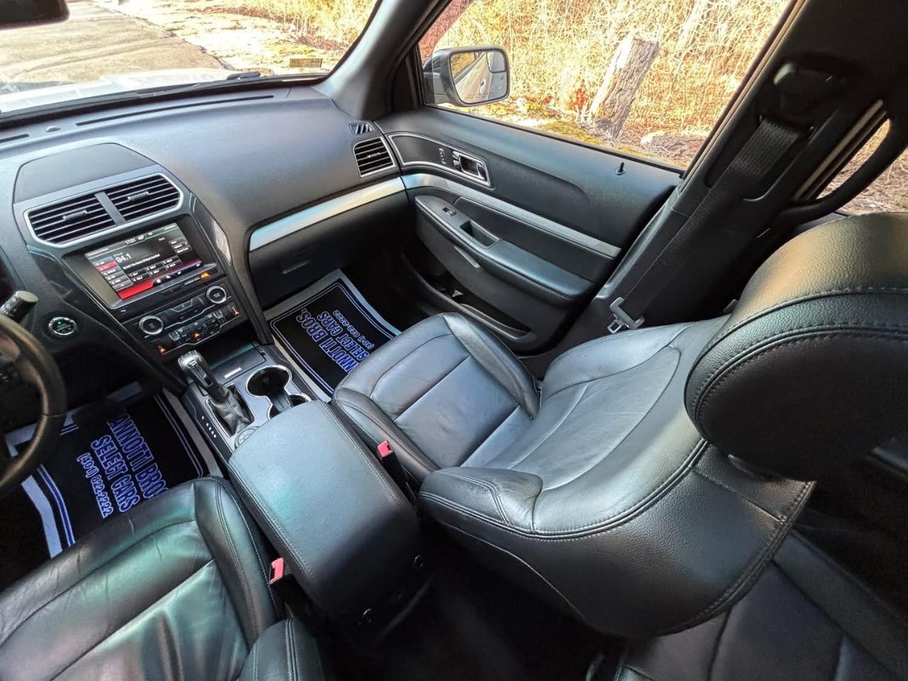 Ford Explorer XLT 4D SUV FWD 2016