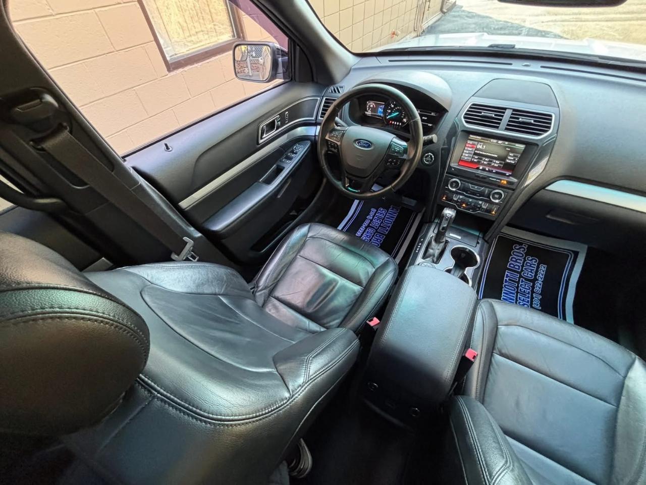 Ford Explorer XLT 4D SUV FWD 2016