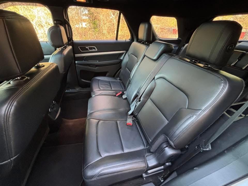 Ford Explorer XLT 4D SUV FWD 2016