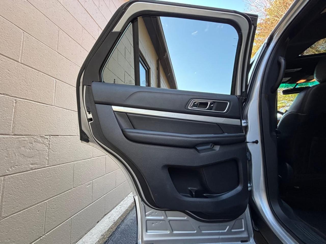 Ford Explorer XLT 4D SUV FWD 2016