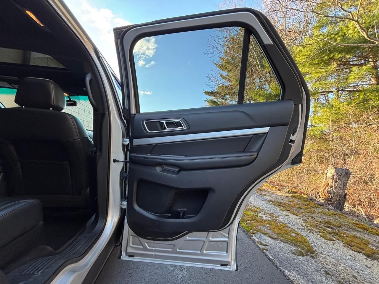 Ford Explorer XLT 4D SUV FWD 2016