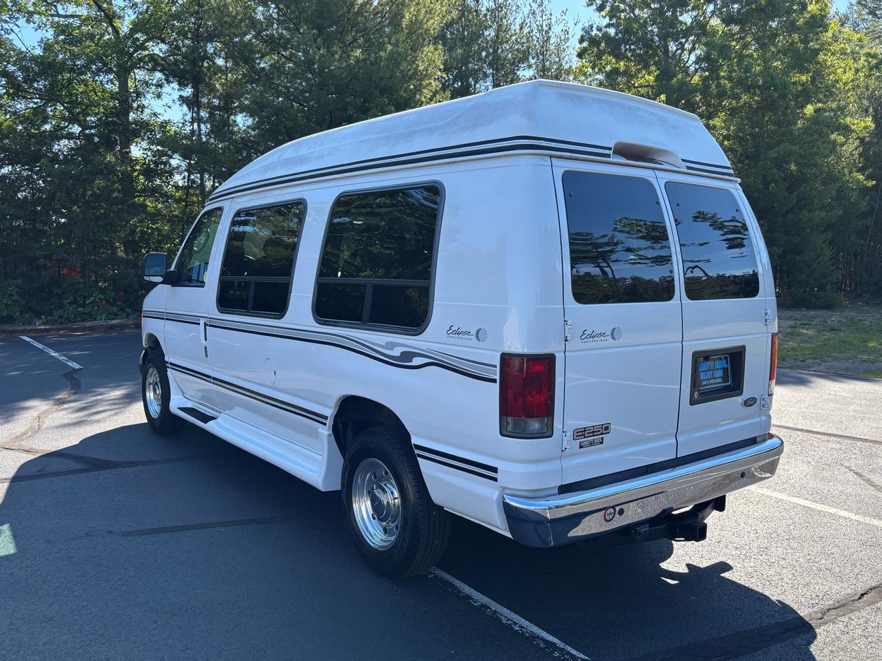 Ford Econoline E-250 2005